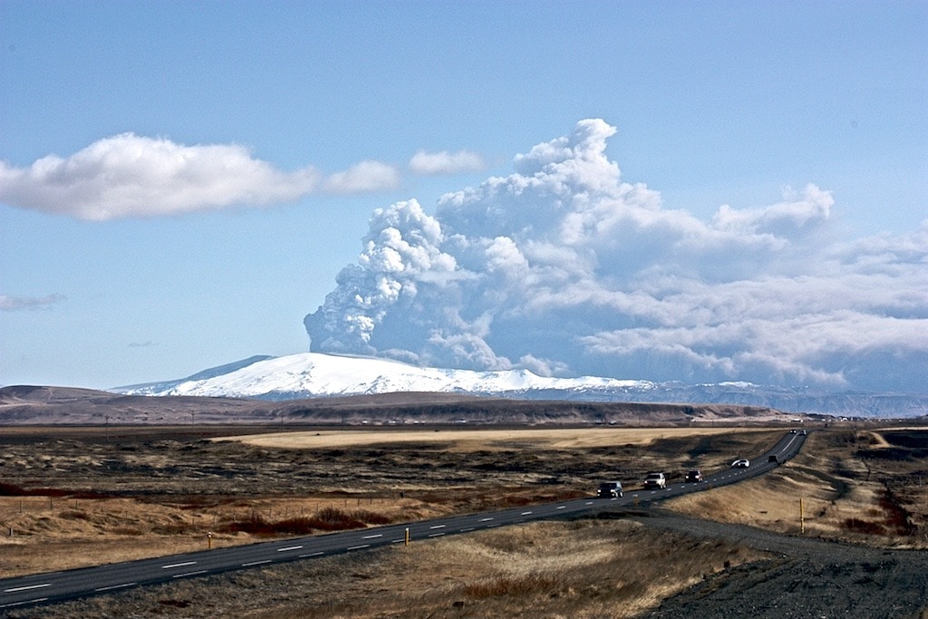 eyjafjallajokull podczas erupcji w 2010 roku